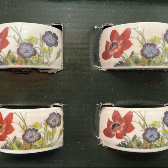 Vintage Napkin Holders 2 sets Of 4 ( For 8 Place Settings). "New" - Picture 3 of 9